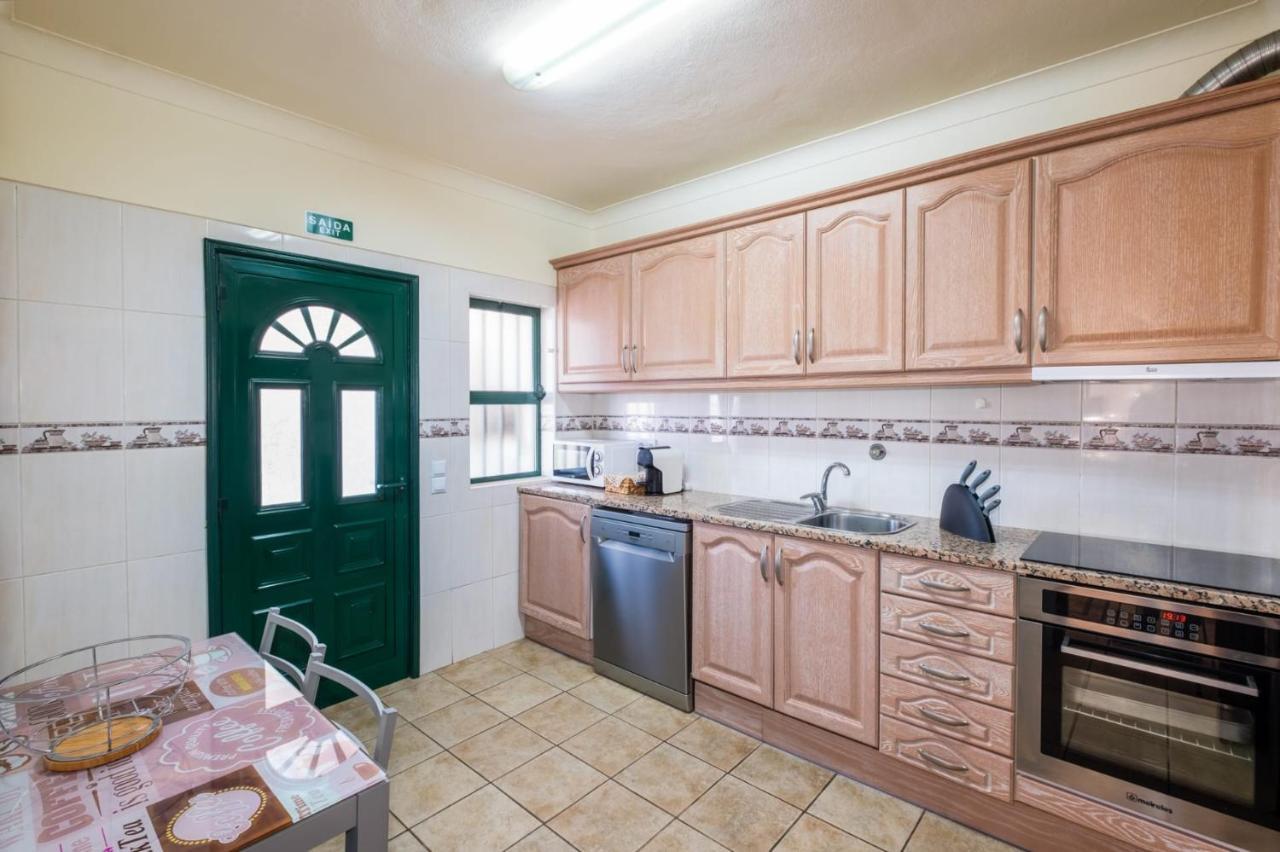 Villa Sequeira - Private Pool - Free Wifi - By Bedzy Albufeira Bagian luar foto