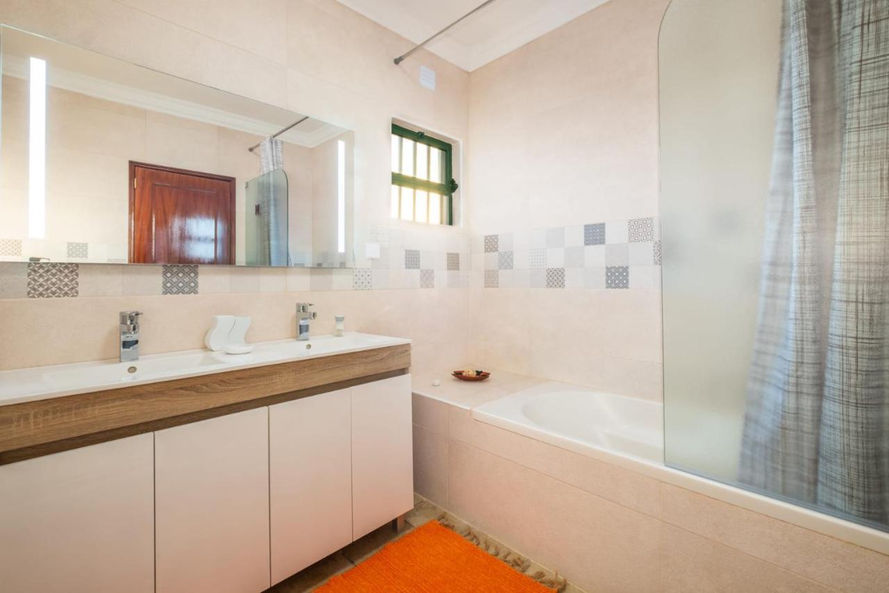 Villa Sequeira - Private Pool - Free Wifi - By Bedzy Albufeira Bagian luar foto